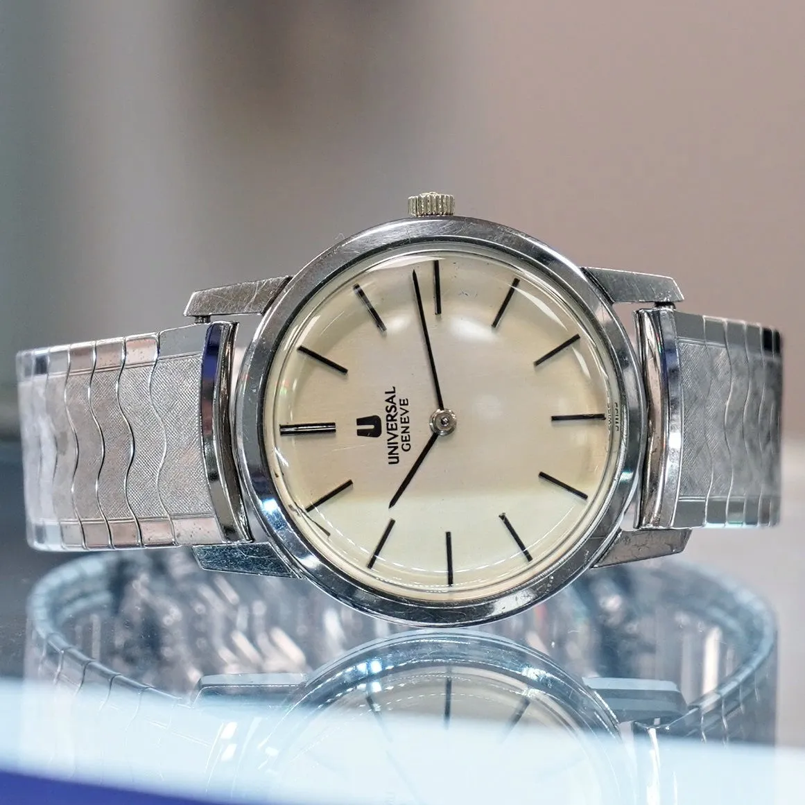 UNIVERSAL GENEVE Dress Watch Ultra-Thin 17 Jewels ALL S.S. Vintage Wristwatch 1-42
