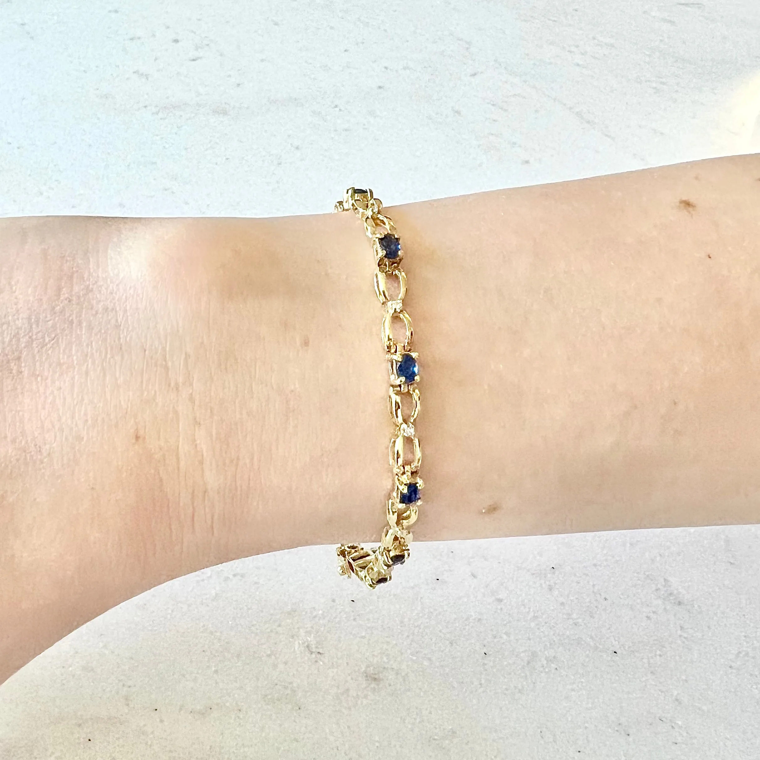 Vintage 14 Karat Yellow Gold 2.45 Carats Sapphire & Diamond Bracelet