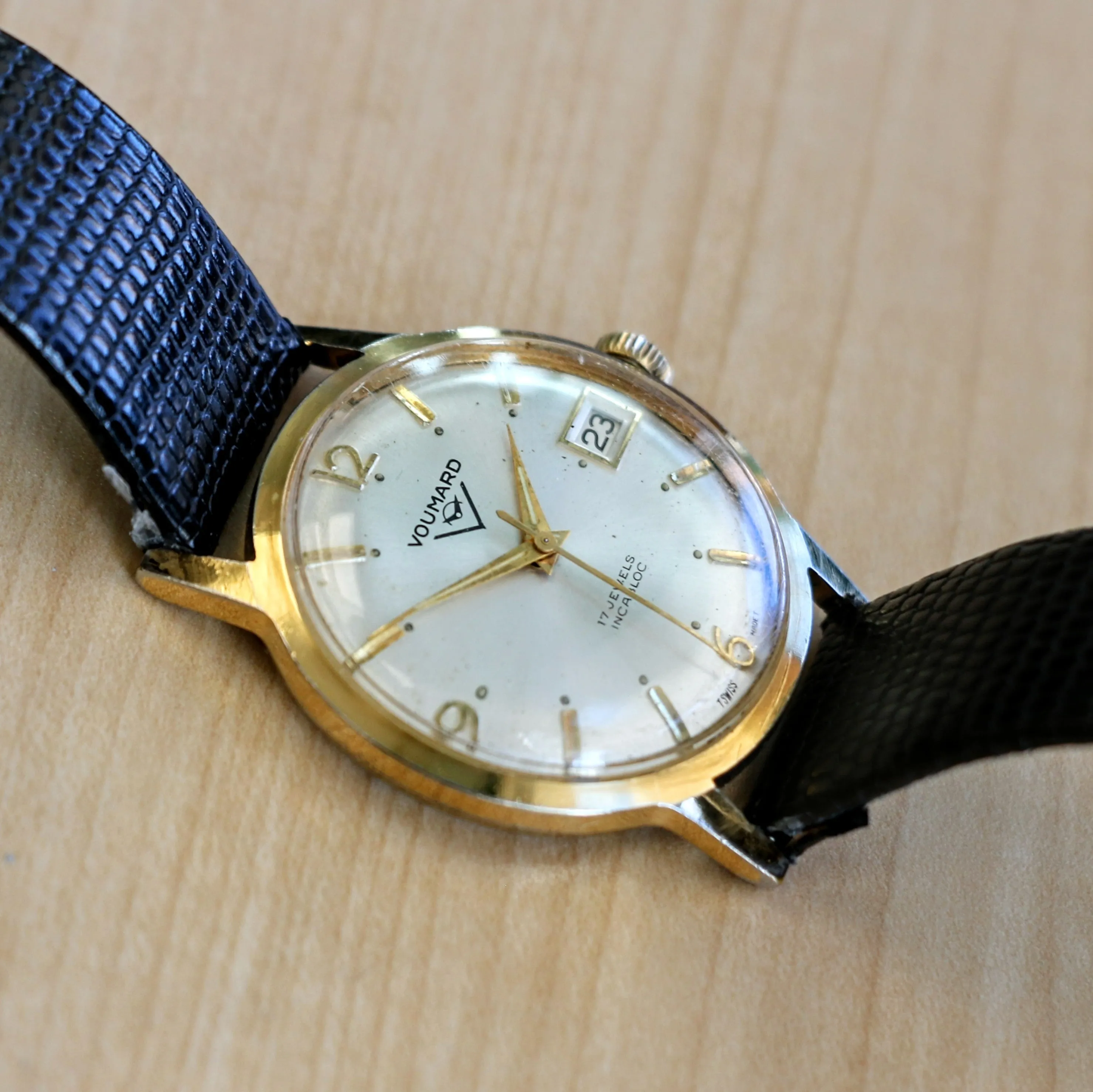 Vintage VOUMARD Wristwatch Swiss 17 Jewels Cal. AS 1803  Date Indicator Watch