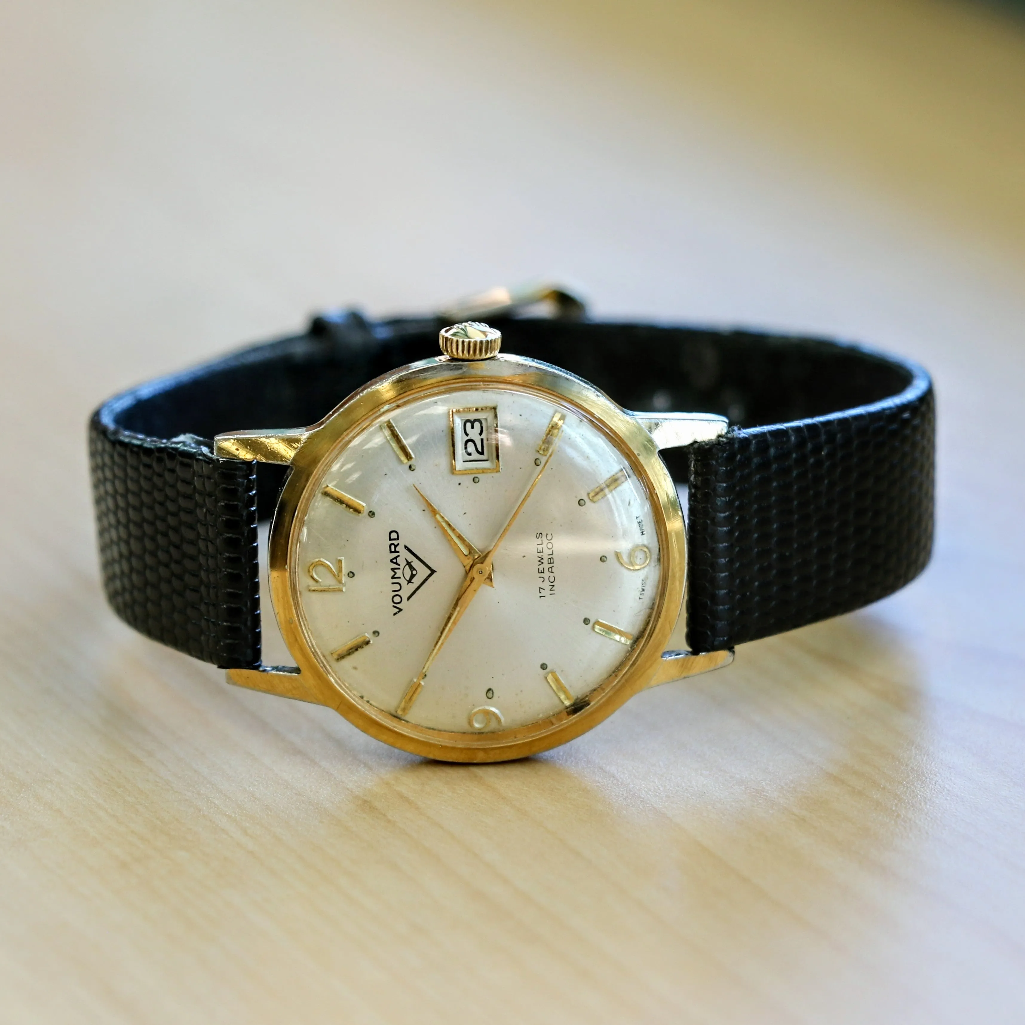 Vintage VOUMARD Wristwatch Swiss 17 Jewels Cal. AS 1803  Date Indicator Watch